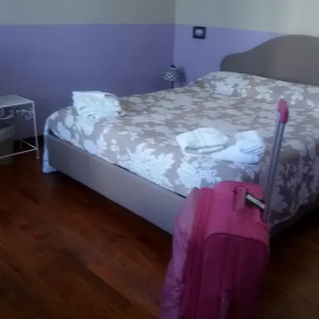 Bed & Breakfast Luca Giordano N6 4*