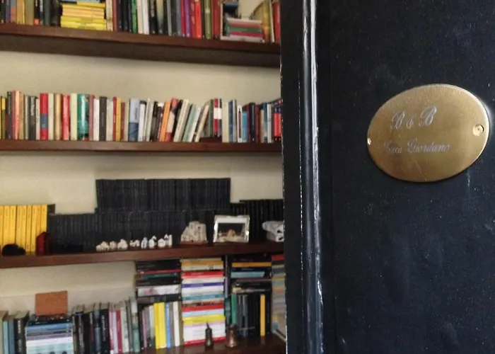 Bed & Breakfast Luca Giordano N6 4*